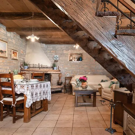 Holiday home Casa Celeste Mit Pool Und Schoenen Garten Vosteni