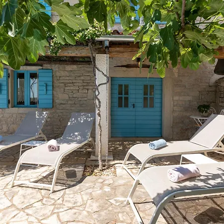Casa Celeste Mit Pool Und Schoenen Garten Holiday home Vosteni