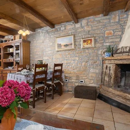 Casa Celeste Mit Pool Und Schoenen Garten Vosteni