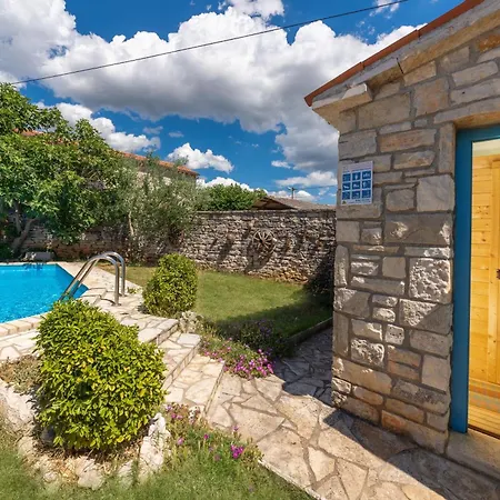 Casa Celeste Mit Pool Und Schoenen Garten *