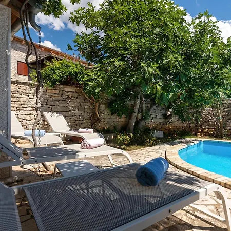Casa Celeste Mit Pool Und Schoenen Garten Holiday home Vosteni