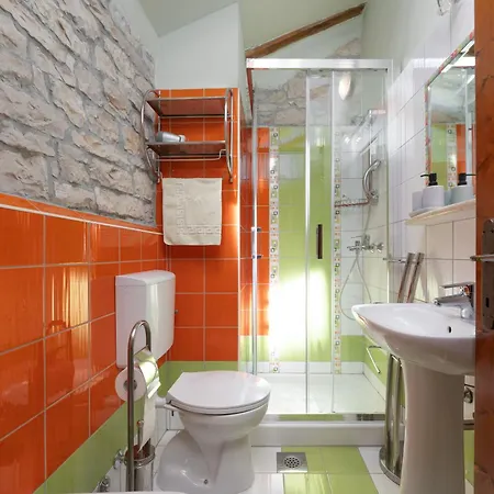 Casa Celeste Mit Pool Und Schoenen Garten Vosteni