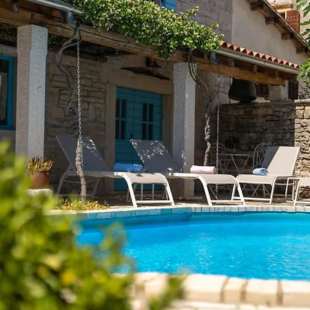 Casa Celeste Mit Pool Und Schoenen Garten *